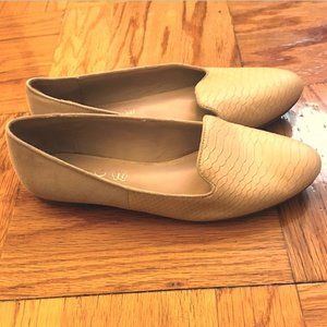 Aldo Beige Leather/Suede Flat Loafer Women's 7